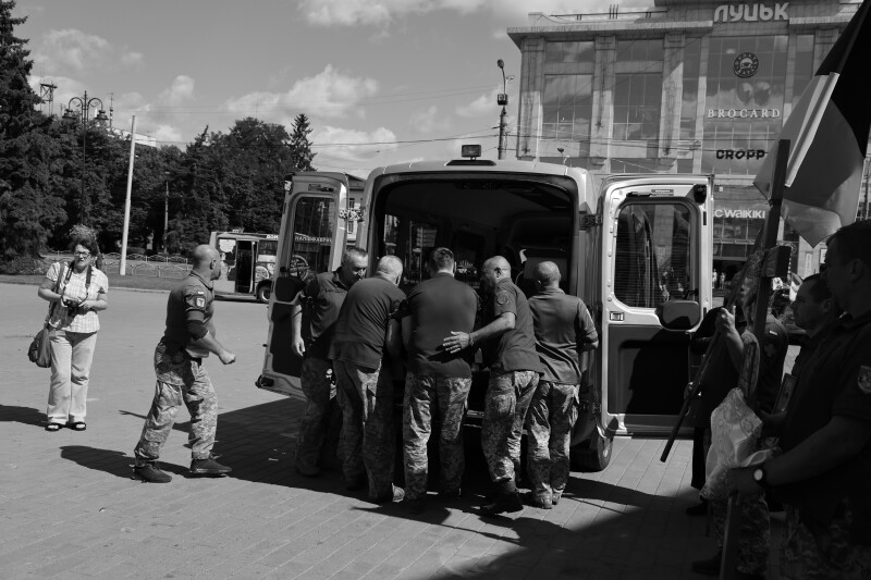 Загинув на першому бойовому завданні: у Луцьку попрощалися із Героєм Юрієм Кушніром