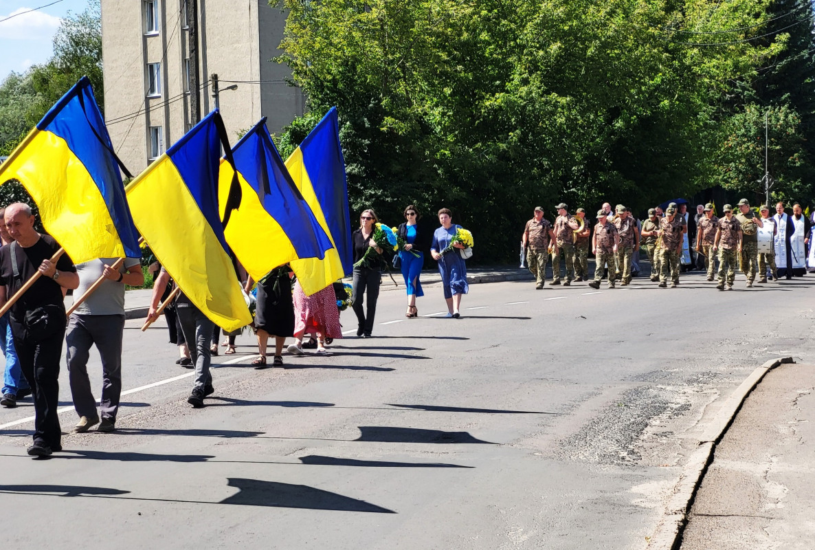 Син і донька втратили батька: на Волині попрощались з Героєм Дмитром Лисюком