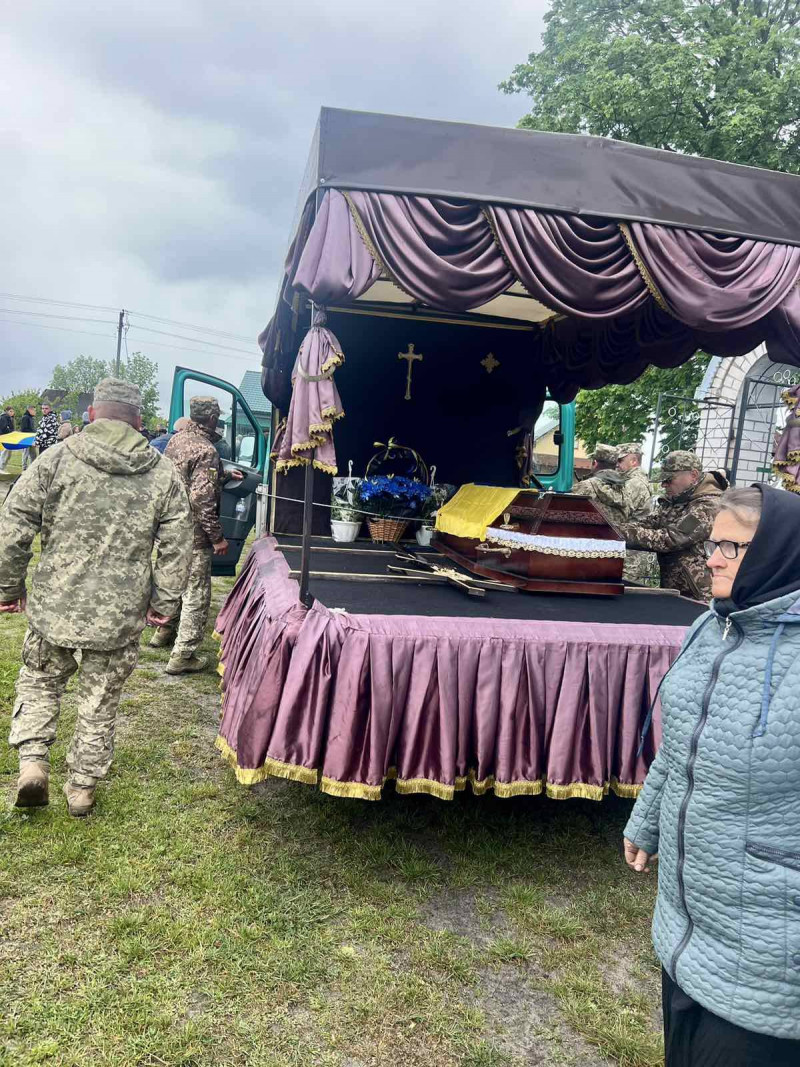 Понад пів року вважався зниклим безвісти: на Волині попрощалися з воїном Петром Яскичем