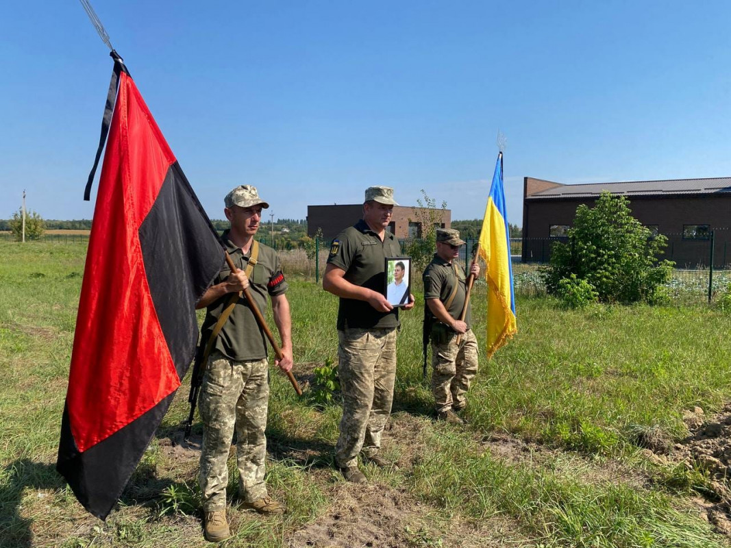 Загинув у 33 річницю Незалежності України: на Волині попрощалися із Героєм Андрієм Саком