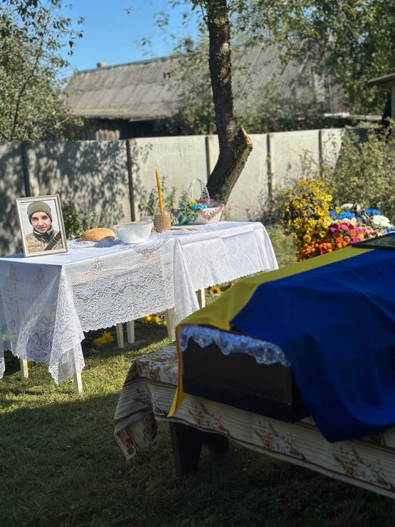 Повернувся додому «на щиті»: на Волині попрощалися із захисником Сергієм Міньковським