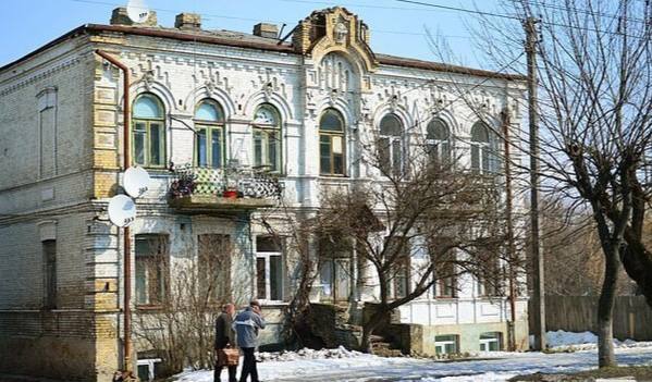 «Чоловік у чорному»: містична легенда старого будинку на Ковельській у Луцьку