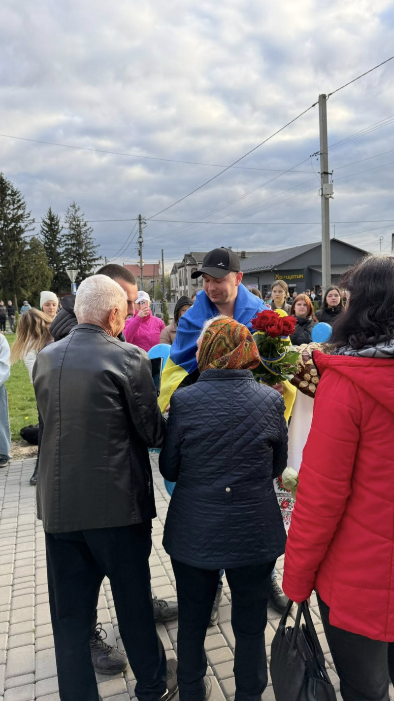 Після полону додому: у громаді на Волині зустріли захисника Віталія Мірчука