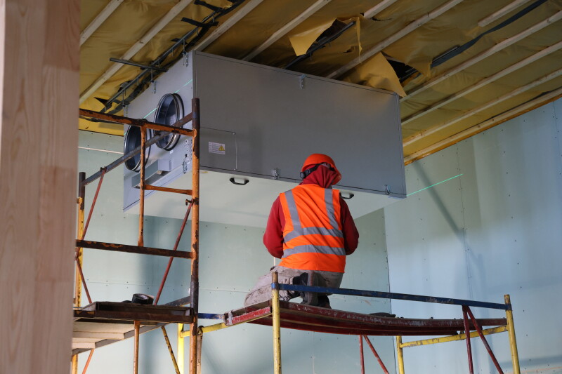 Роботи планують завершити до кінця травня: у Луцьку триває будівництво ветеранського простору