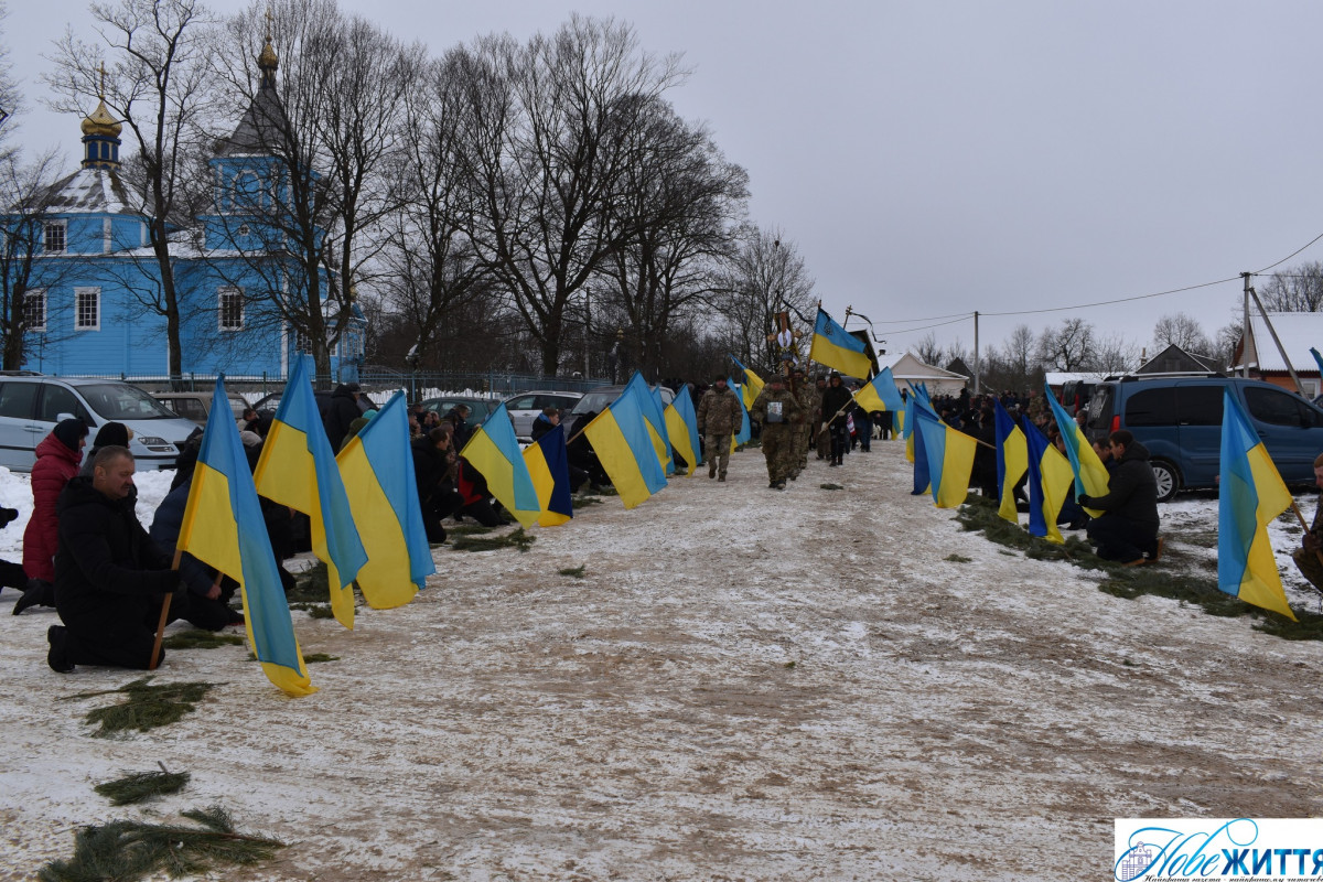 Не встиг одружитися з нареченою: на Волині  попрощалися із молодим Героєм Андрієм Лахаєм