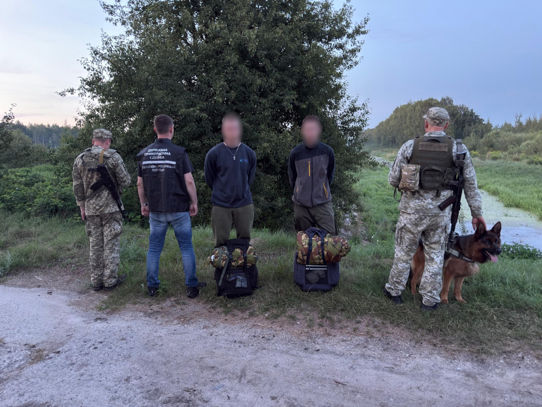 Двоє молодиків з Луцького району намагалися незаконно втекти за кордон, їх затримали
