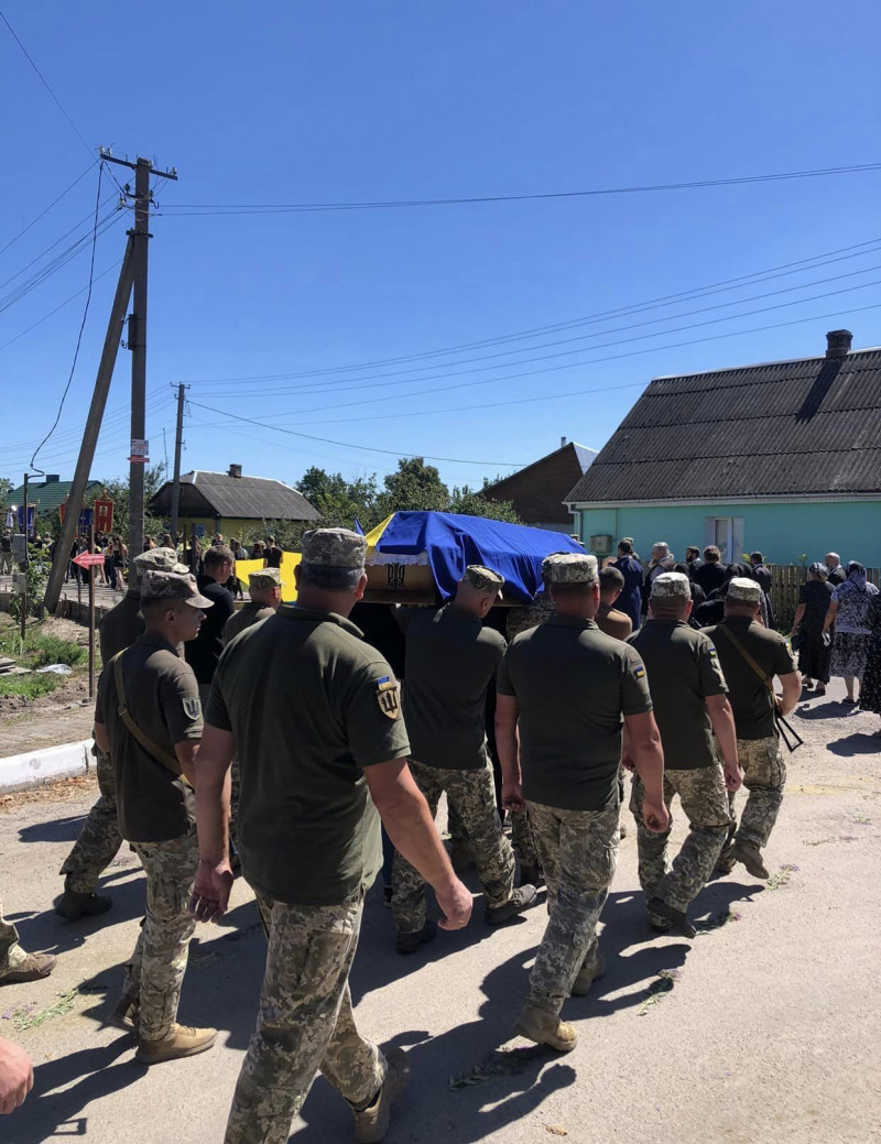 Не встиг створити власну сім’ю: на Волині попрощались з 20-річним Героєм Андрієм Рабенком