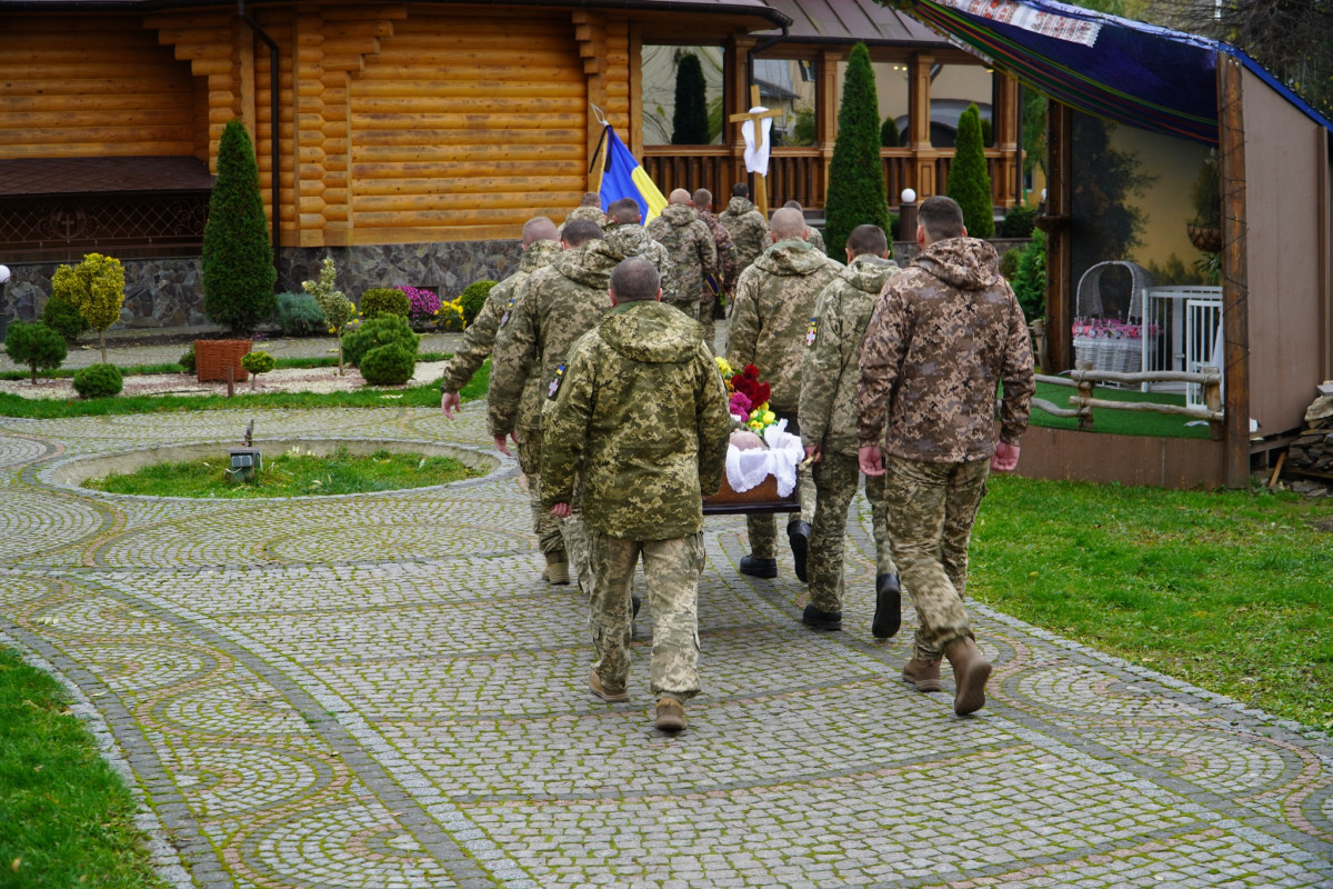 Загинув від важких поранень: на Волині попрощалися із штаб-сержантом Олександром Новосадом