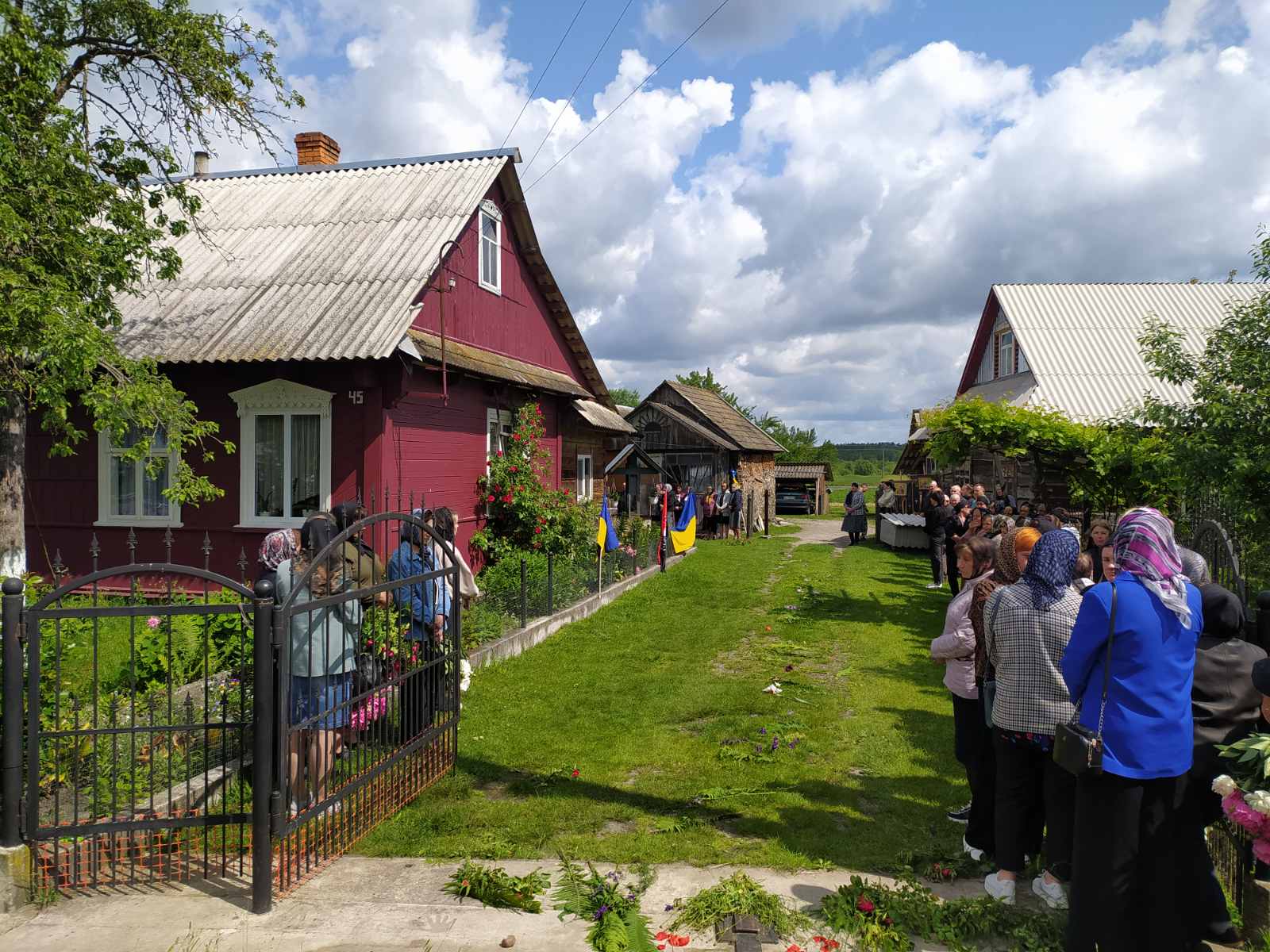 Двоє доньок втратили батька: на Волині попрощалися з полеглим Героєм Сергієм Сливкою