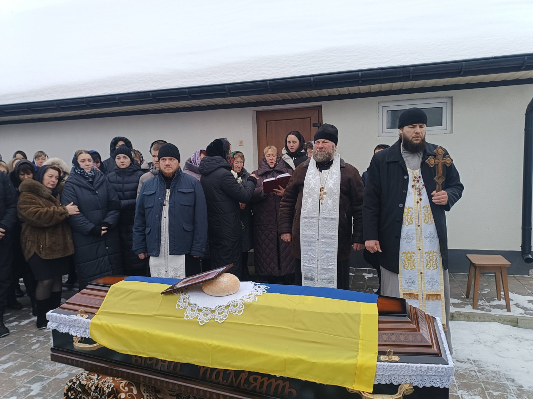 Тривалий час вважався зниклим безвісти: на Волині попрощалися з Героєм Володимиром Вакульчуком