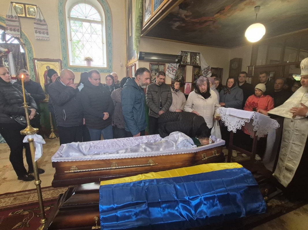 Громада на Волині віддала останню шану загиблому Герою Віктору Гошку