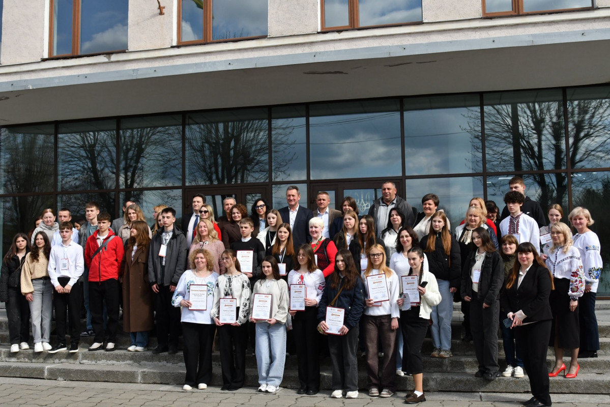 На Волині школярка знайшла троюрідну сестру під час конкурсу з дослідження родоводу