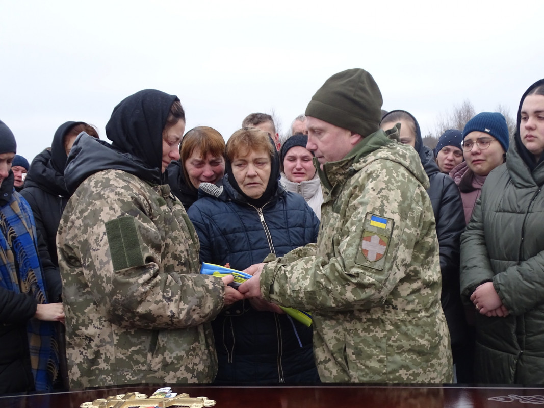 Добровольцем пішов до війська: на Волині попрощалися з Героєм Сергієм Попрійчуком