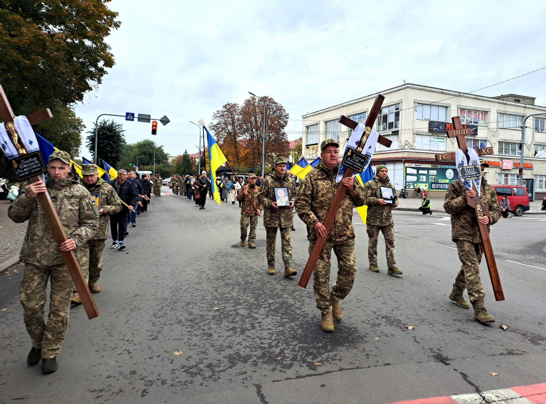 Ковель у жалобі: місто попрощалося з трьома Героями