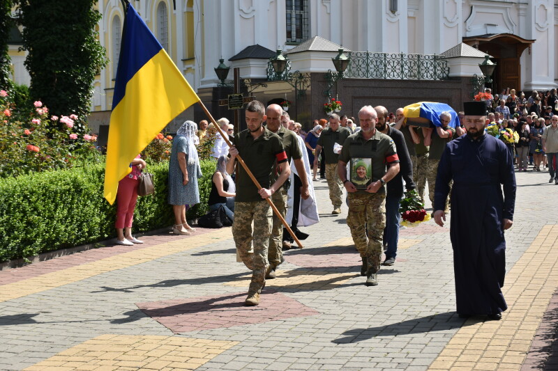Прощання через рік після загибелі: у Луцьку провели в останню дорогу полеглого Героя Анатолія Шепеля