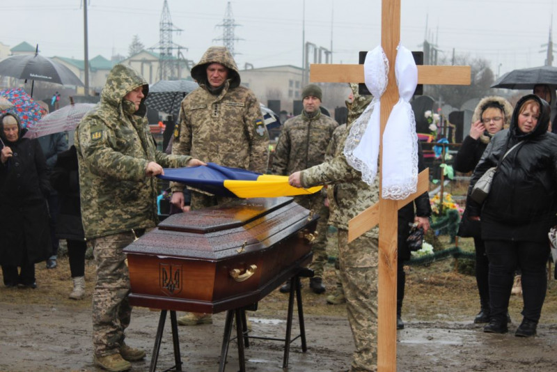 Вісім місяців родина плекала надію: на Волині попрощались з Героєм Сергієм Кв'ятковським