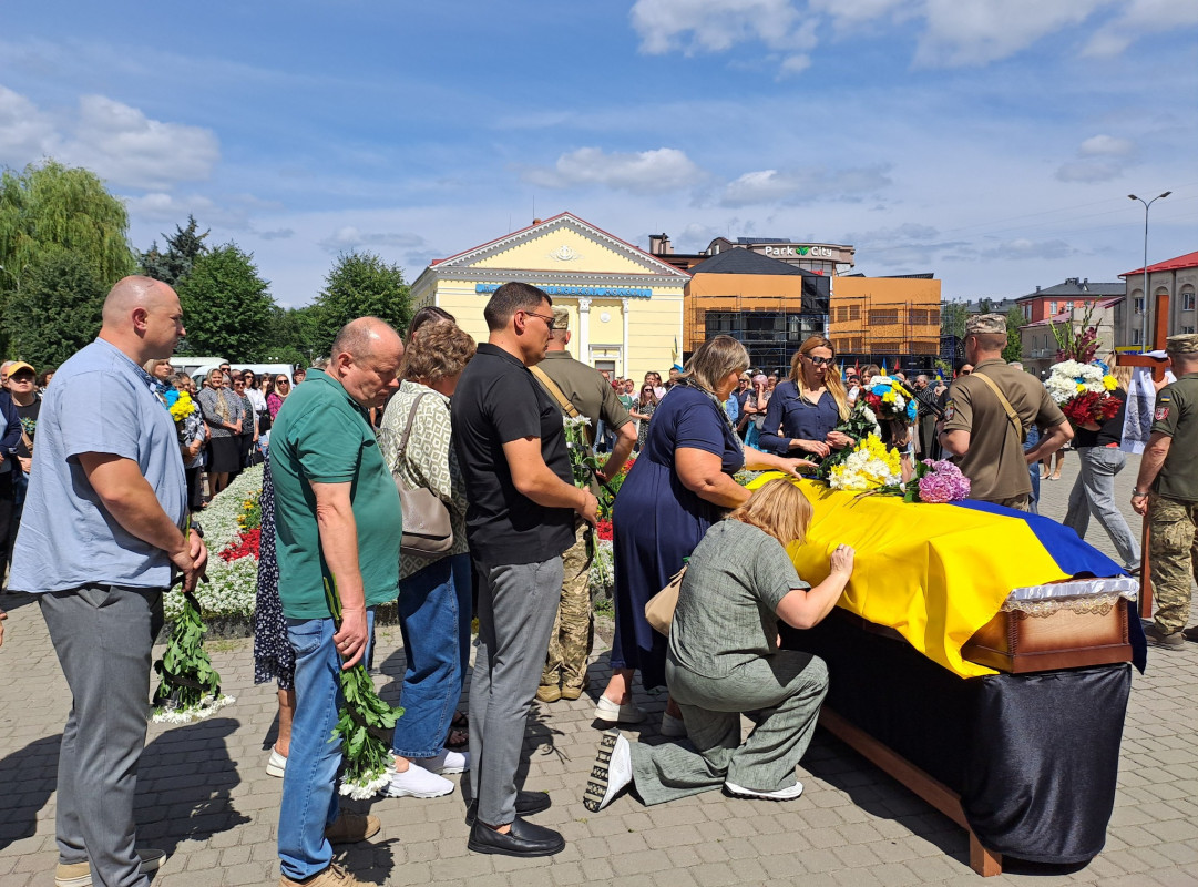 Більше місяця лікарі боролися за його життя, але серце не витримало: на Волині попрощались з Героєм Ігорем Фейдаком