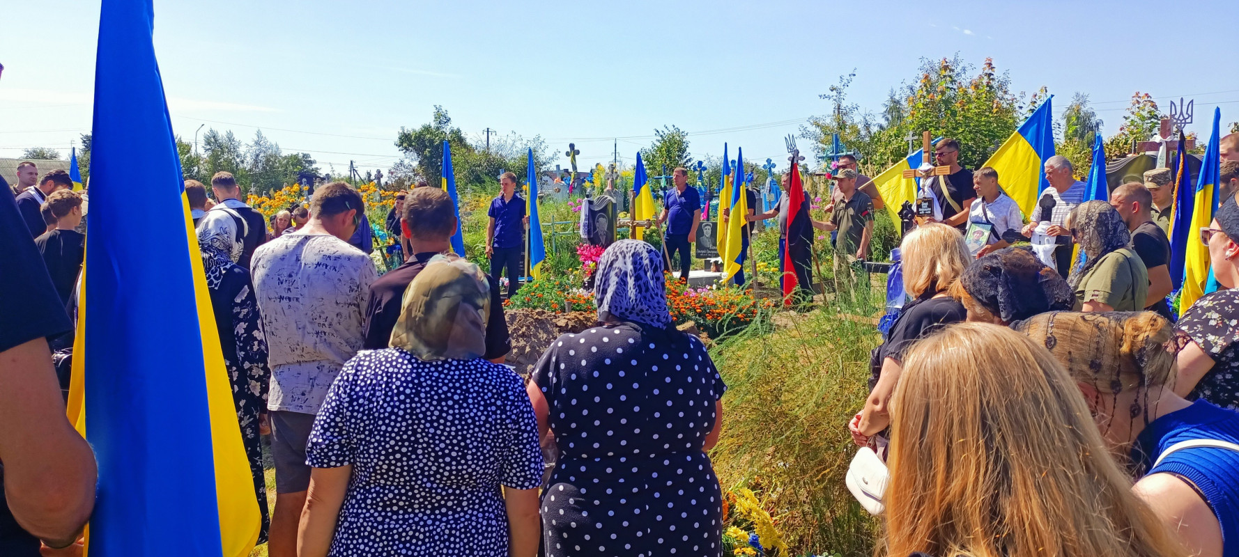 Три доньки втратили батька: на Волині попрощалися з Героєм Сергієм Петровим