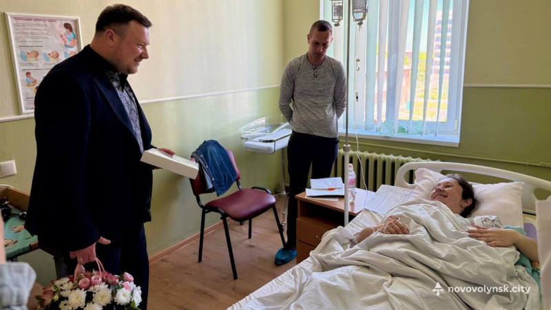 У місті на Волині новонародженим подарували перші вишиванки