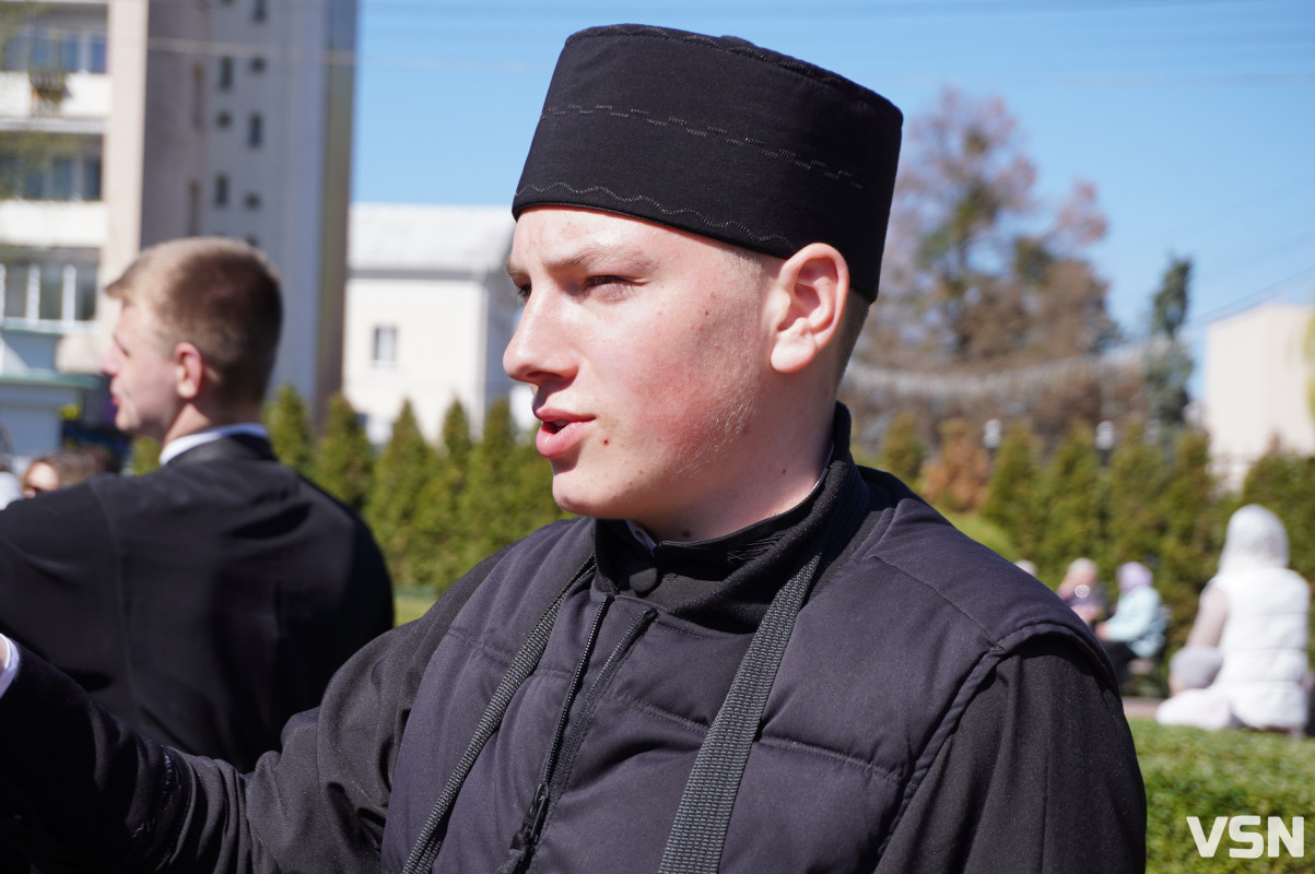Сотні вірян прийшли освячувати вербу у головний собор Луцька. Фоторепортаж