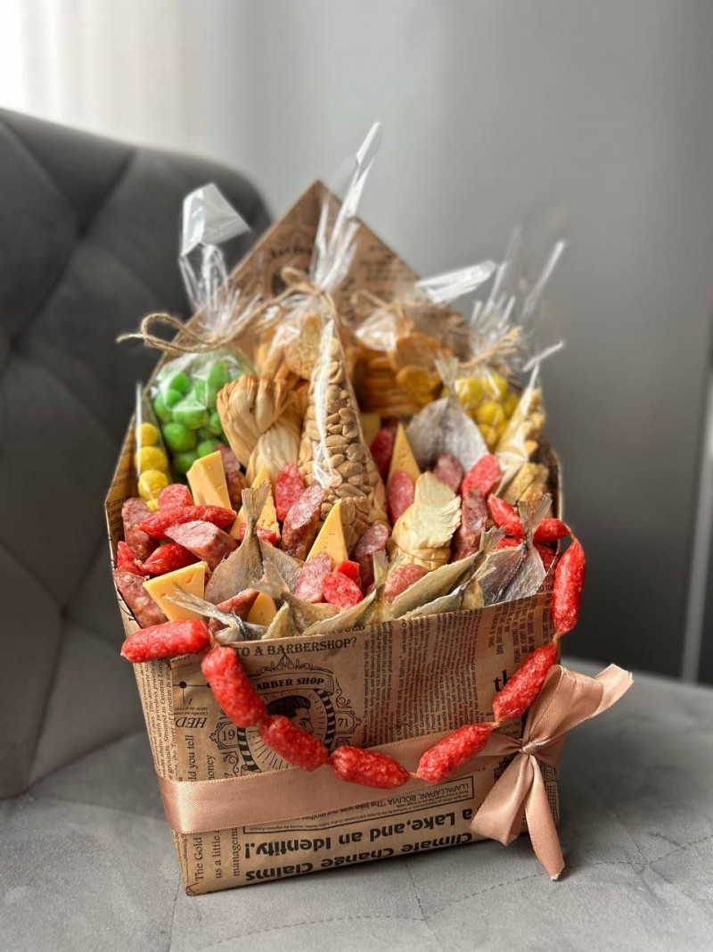 Юна майстриня з Волині створює унікальні букети з солодощів і м’яса