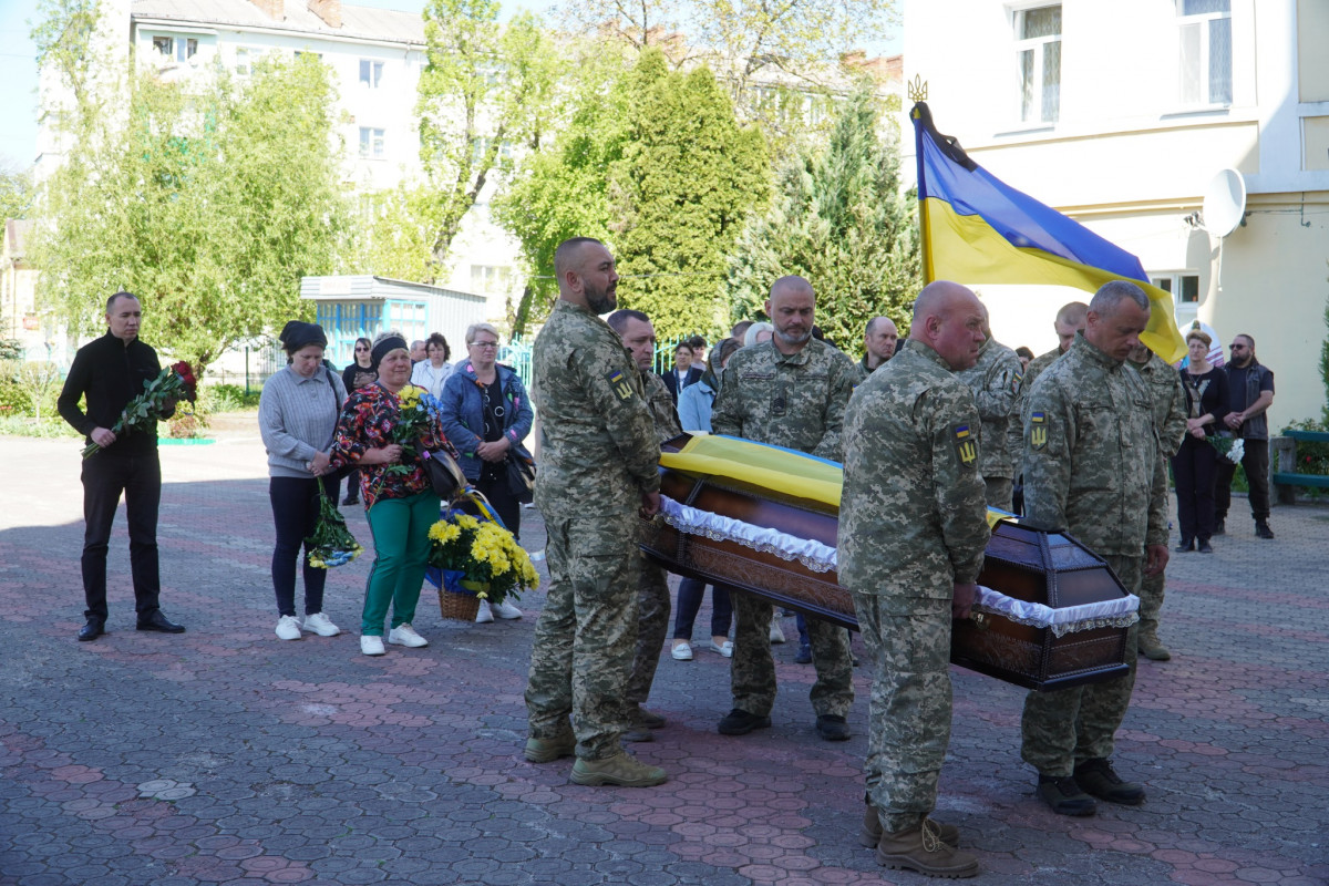 Скорботний кінець квітня: на Волині попрощались із Героєм Сергієм Омельчуком