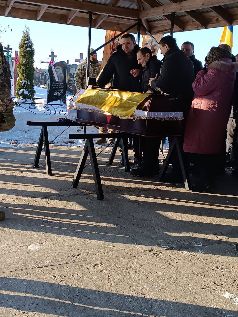 Понад два роки вважався зниклим безвісти: на Волині попрощалися з Героєм Олегом Півнем