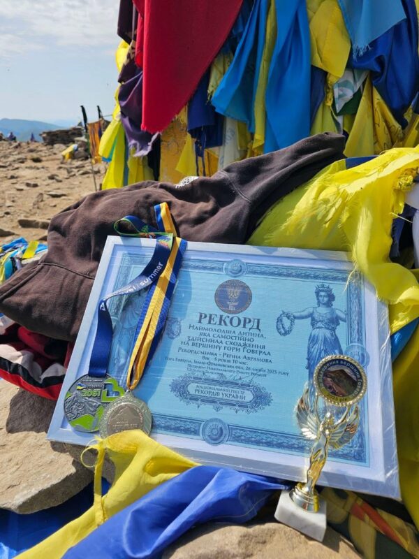 Наймолодша в історії: 5-річна українка підкорила Говерлу