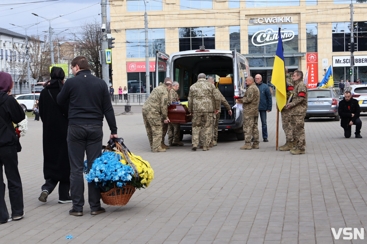 Навіки 45: у Луцьку попрощалися з Героєм Дмитром Гуцаленком