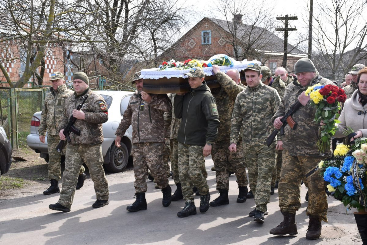 Залишилась дружина при надії: у Луцькому районі попрощалися із загиблим Героєм Іваном Герасимюком