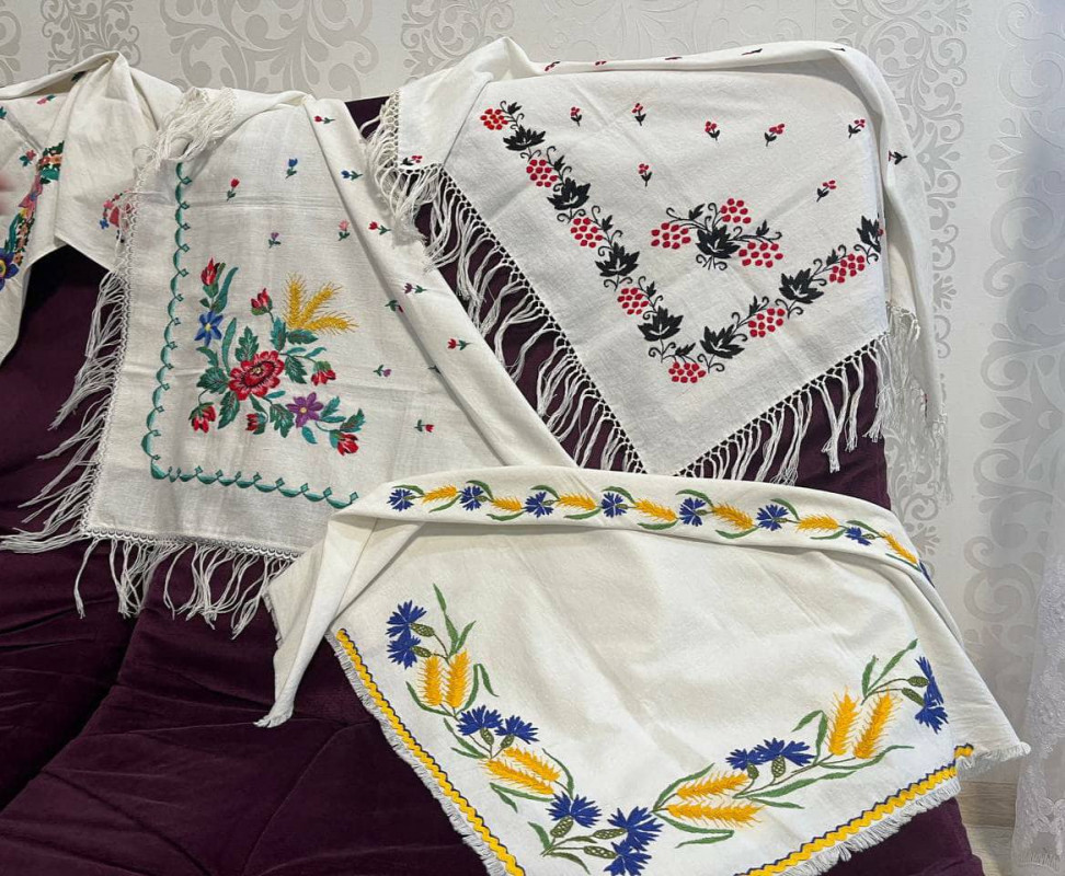 75-річна майстриня з Волині відроджує давнє мистецтво вишивки гладдю