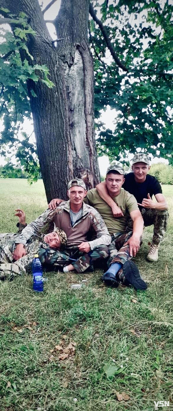 Намагаючись евакуювати полеглого побратима, підірвався на міні. Спогади про Героя з Волині Ігоря Панасюка