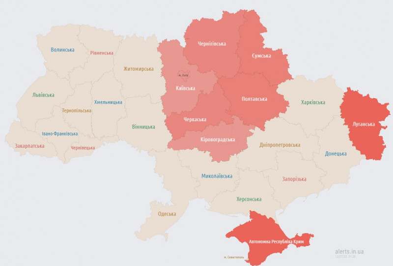 У Київ та кілька областей «почервоніли»:  військові попереджають про атаку дронів