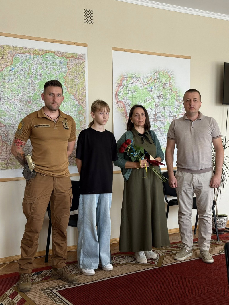 Не судилося станцювати вальс з донькою на її випускному: посмертну нагороду Героя з Волині вручили дружині
