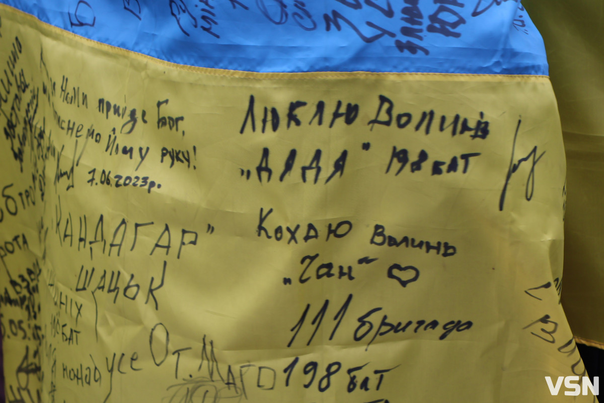 Лучани об’єдналися в «Ланцюг Єднання» до Дня Соборності України. Фоторепортаж