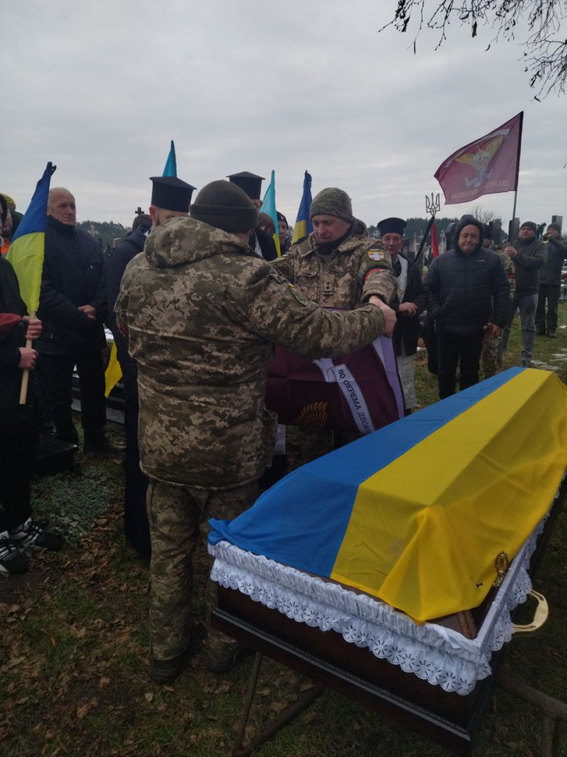Віддав своє життя за Україну: у селі біля Луцька попрощалися з Героєм Вячеславом Жданюком