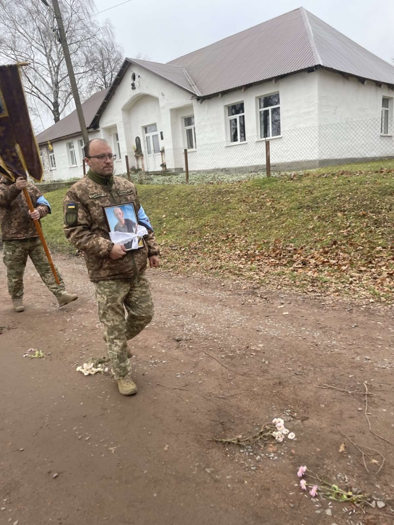 Трагічний день: на Волині попрощались з воїном Петром Онищуком