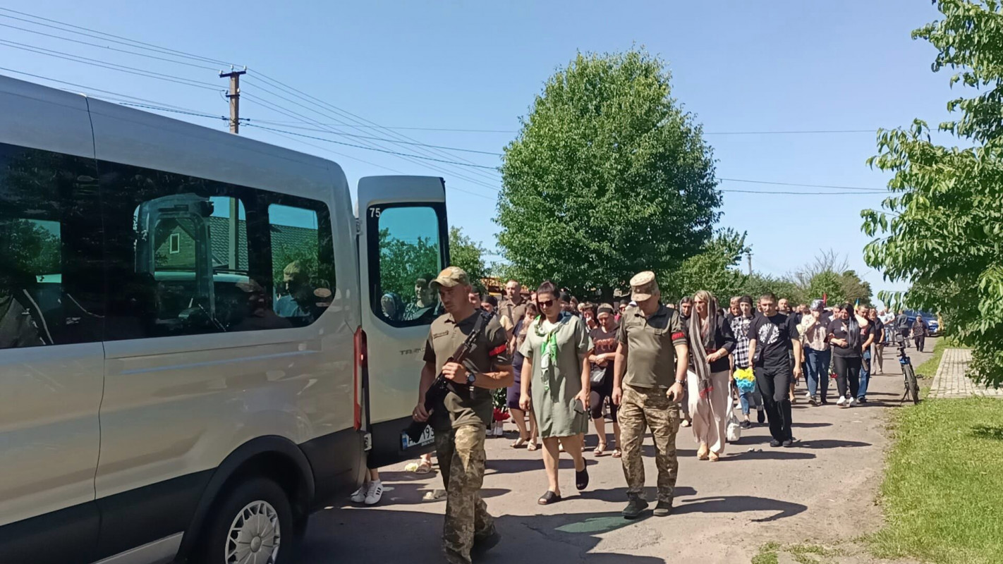 Син втратив батька: на Волині прощались з Героєм Миколою Генелюком