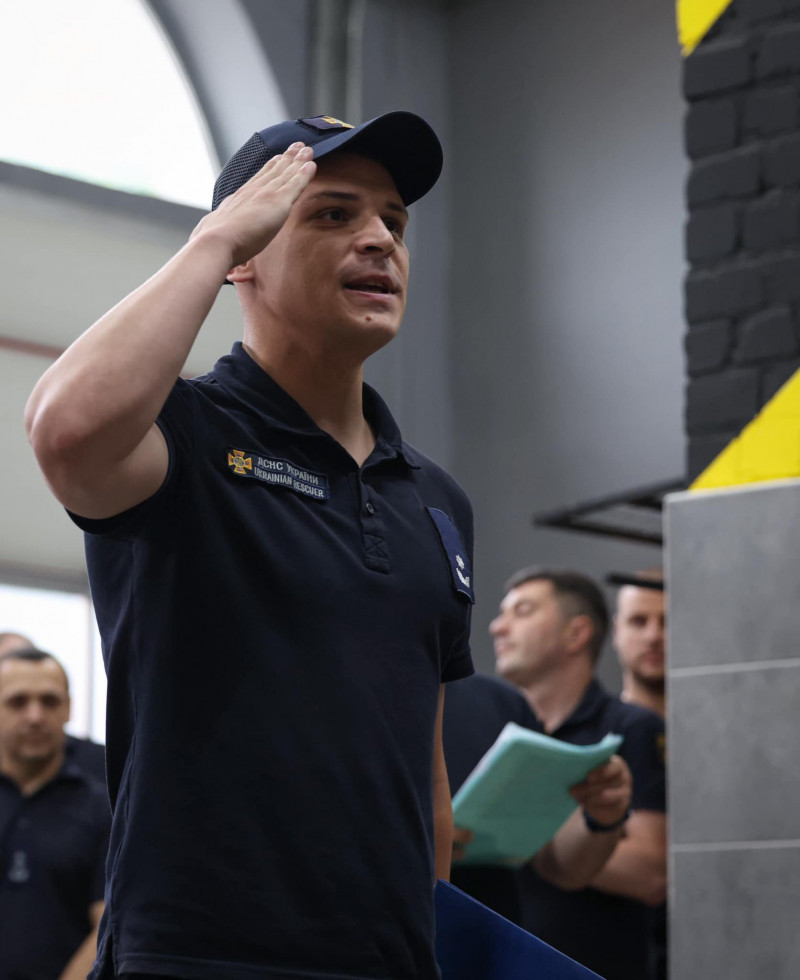 Волинських рятувальників нагородили за ліквідацію наслідків обстрілу Луцька