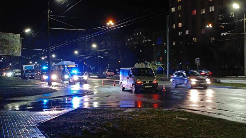ДТП у Луцьку: на Соборності авто збило жінку