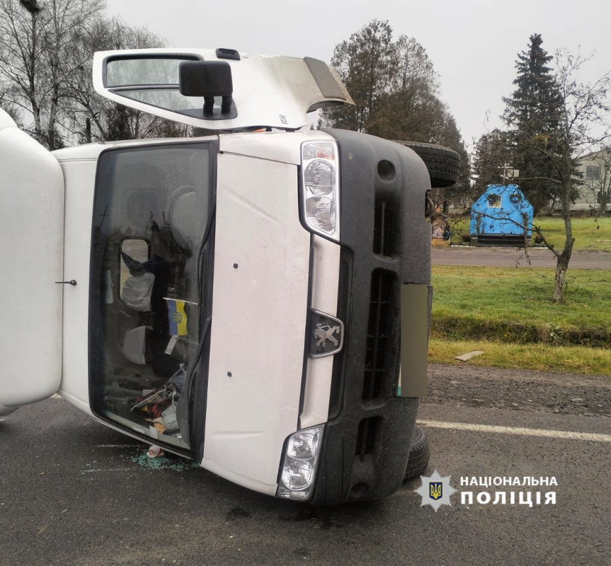 ДТП на Волині: рятувальники визволили постраждалого із затиснутого авто. Оновлено