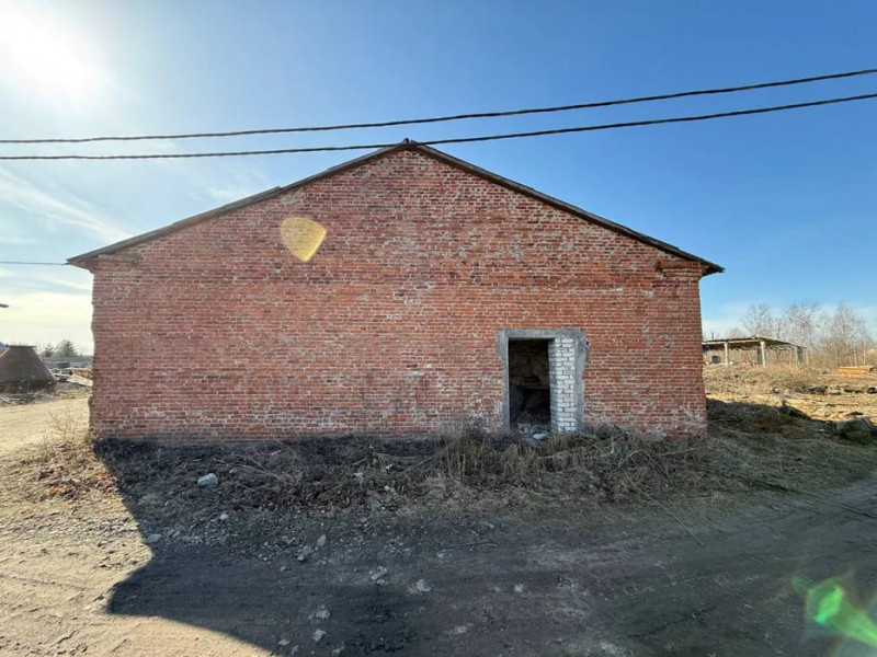 У Ратному виставили на продаж промисловий комплекс із гаражами та майстернею