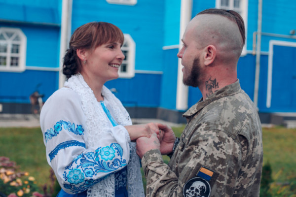 Волинянка вийшла заміж за друга свого брата, який віддав життя за Україну