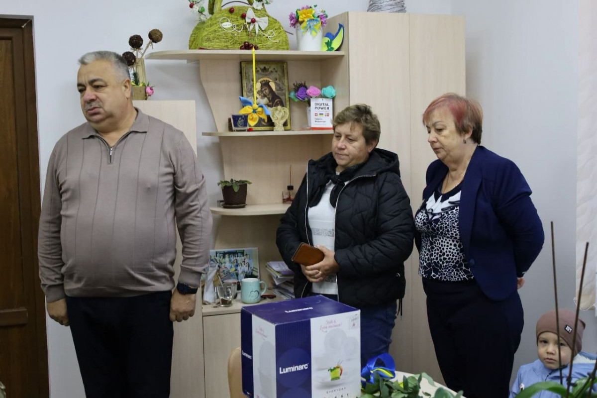 На Волині доньці загиблого 37-річного захисника вручили три посмертні нагороди тата