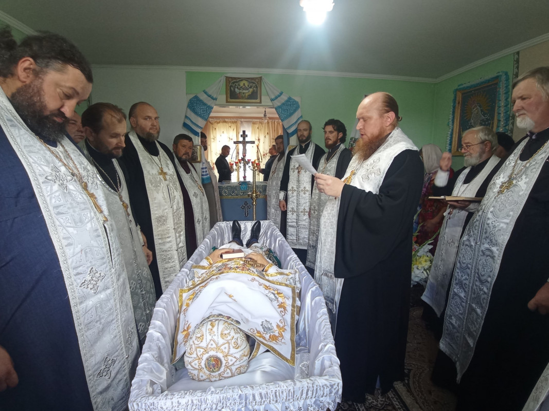 На похорон прийшло дуже багато людей: на Волині провели в останню путь священника