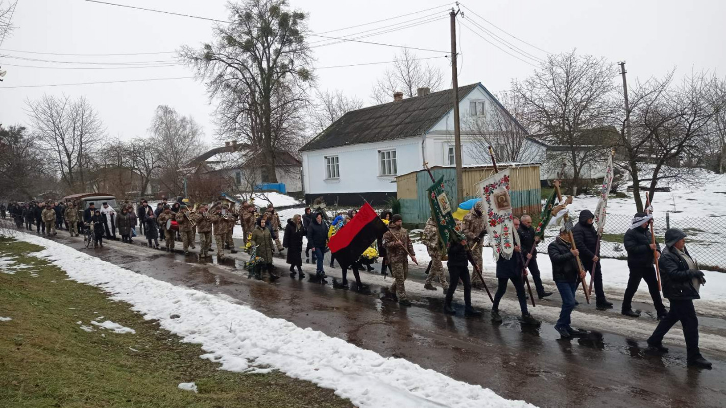 У громаді на Волині провели в останню дорогу захисника України Миколу Семенюка