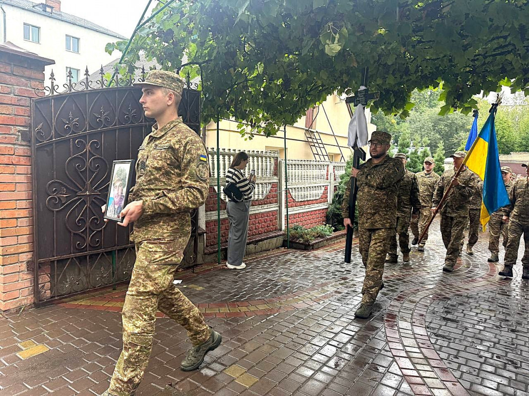 Захищав Україну з 18 років: на Волині в останню путь провели Героя Романа Григор’єва