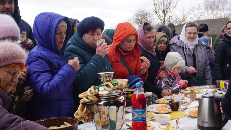 На Волині церква московського патріархату святкувала «масляну» з самоваром і бубликами