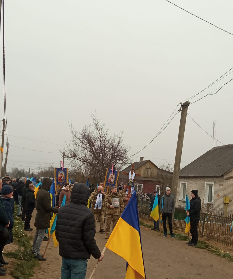 Герой, якого не судилося дочекатися живим: на Волині попрощалися з воїном Валентином Карпіком