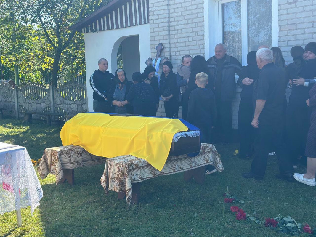 Повернувся додому «на щиті»: на Волині попрощалися із захисником Сергієм Міньковським